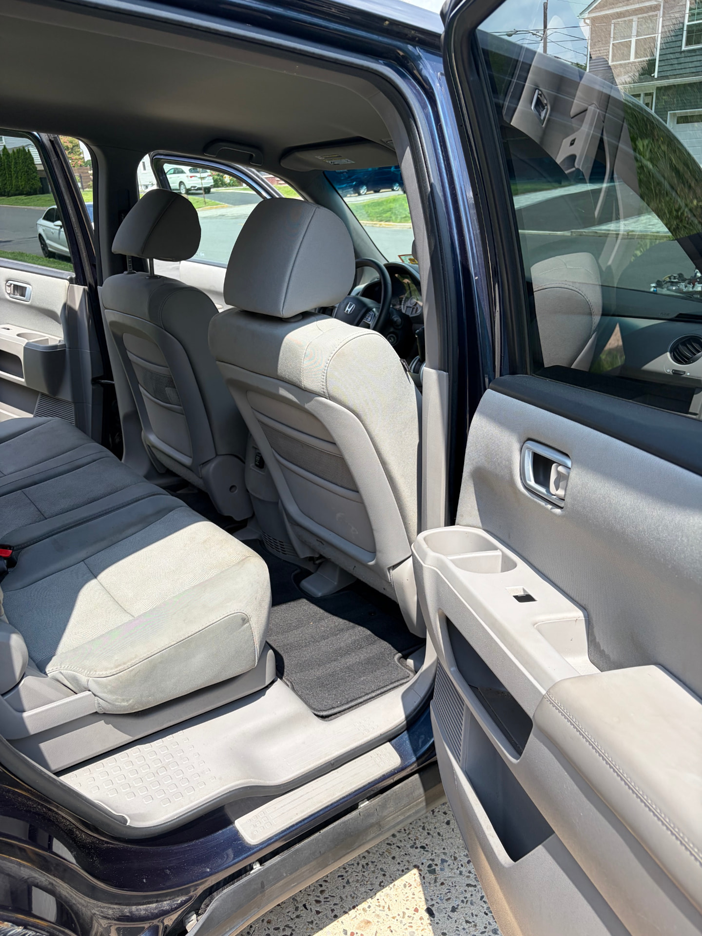 Honda Pilot rear seats and carpets cleaned